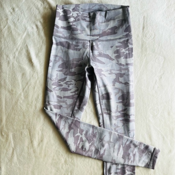 Lululemon Wunder Under High-Rise Tight 25" *Luxtreme Sz 6 - Picture 5 of 7